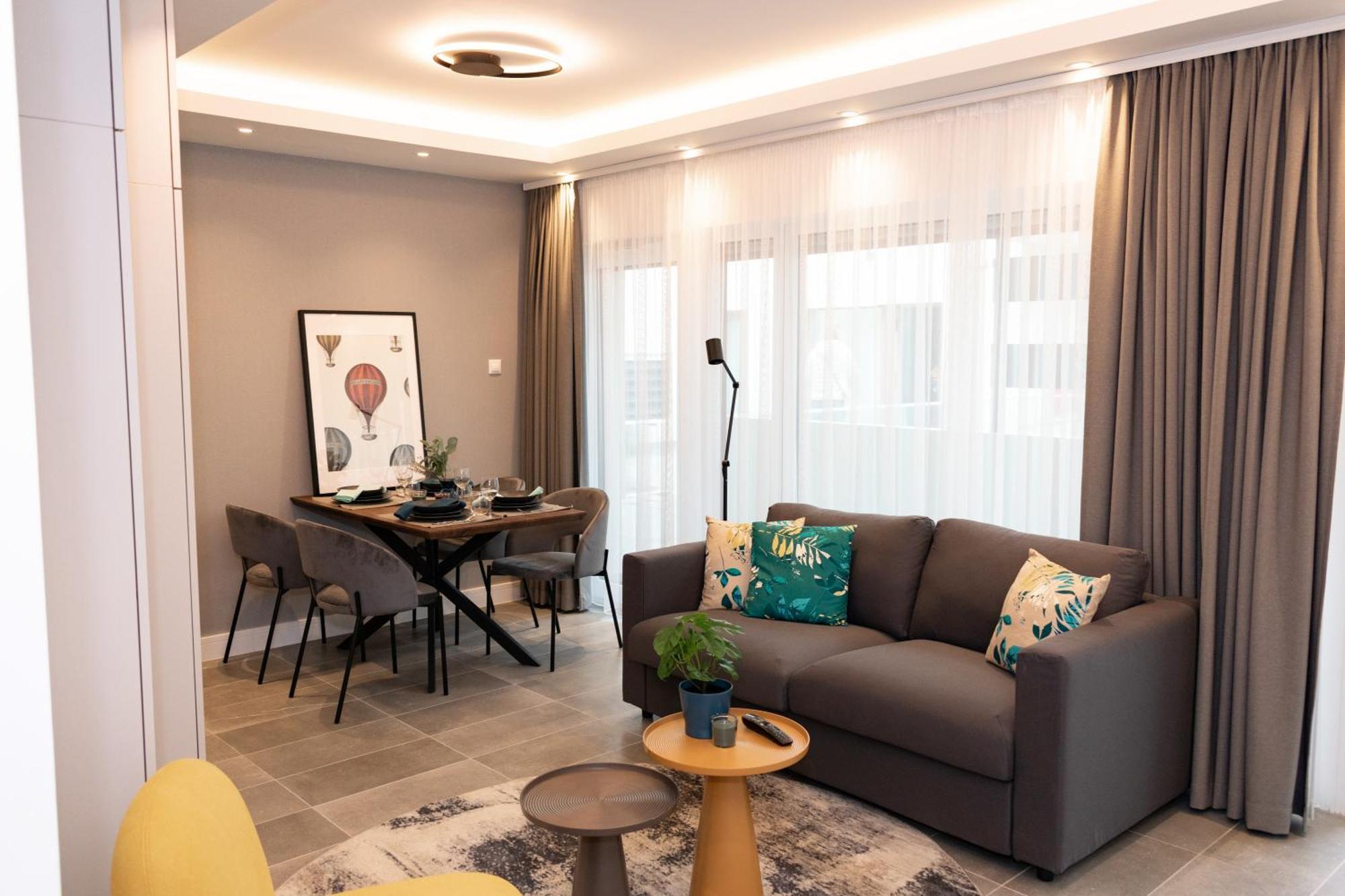 Apartment Luxury Cozy 2 Bdr Downtown Apt.2 *